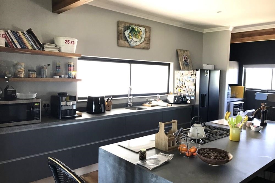 4 Bedroom Property for Sale in Heuwelkruin Western Cape